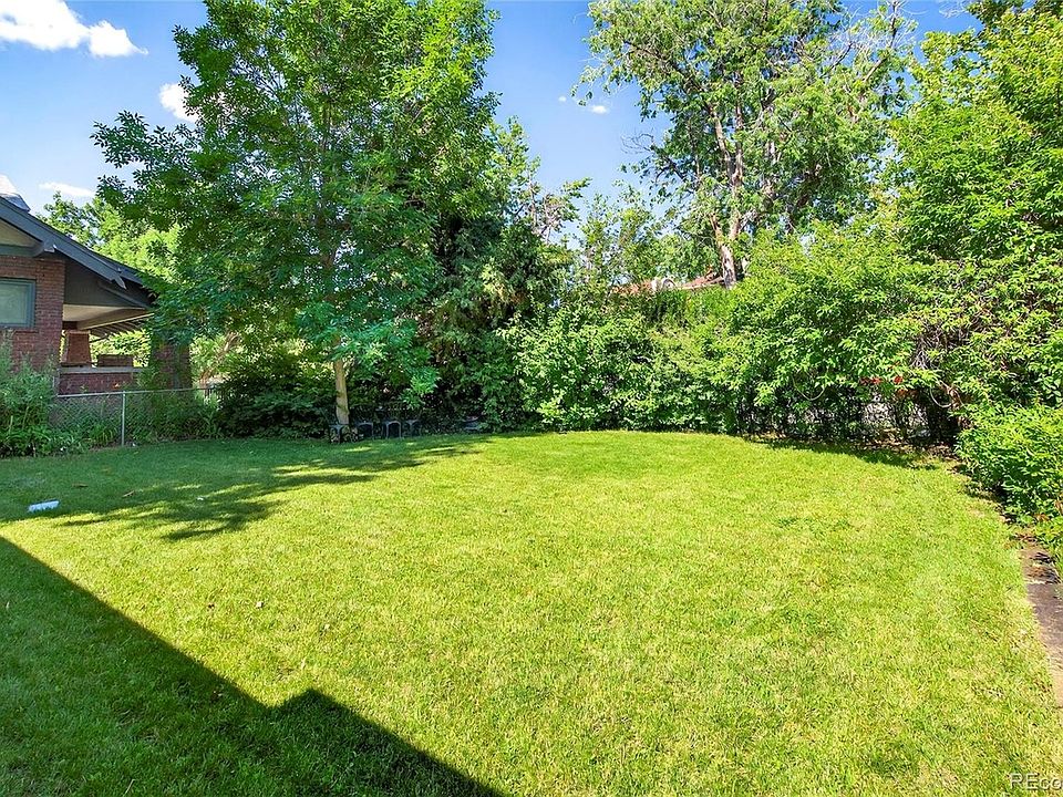 Shared back yard for the duplex