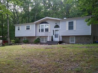 171 Chipmunk Rd, Bushkill, PA 18324