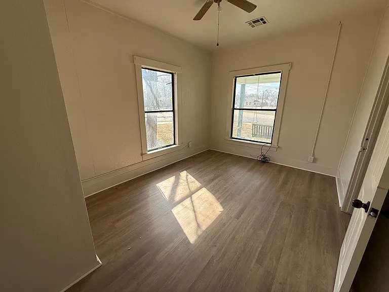 625 Park St — Photo 14