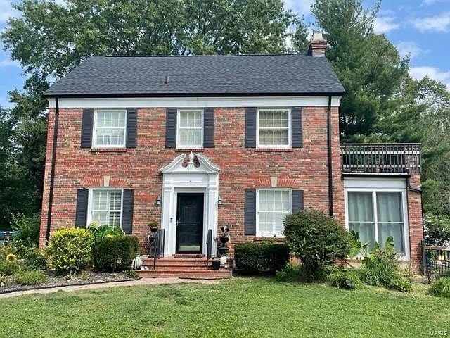 231 Julia Pl photo 1