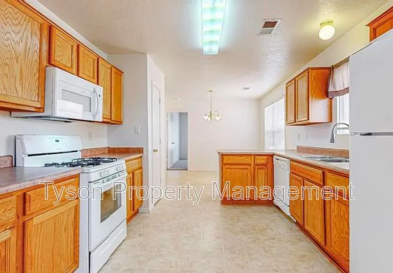 1817 Sierra Norte Loop NE — Photo 5