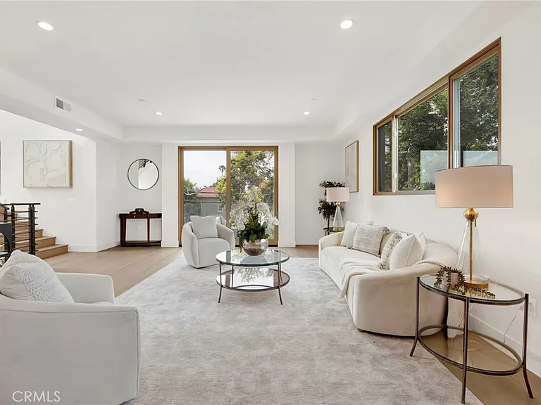 941 E California Blvd #1 — Photo 10