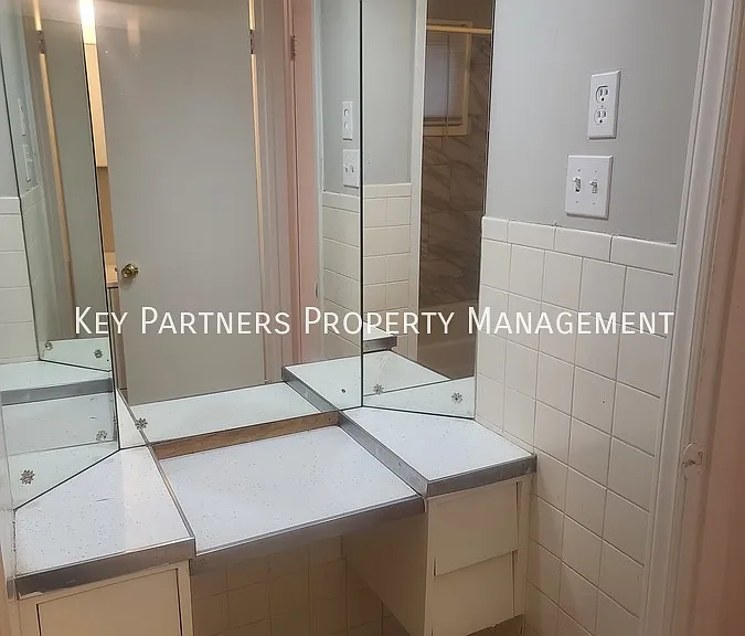7115 Larsen Ln — Photo 11