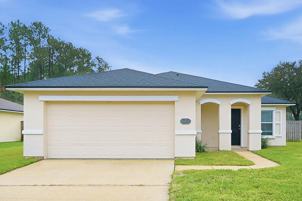 3 bed, 2.0 bath, 1339 sqft, $1,820 — Photo 1