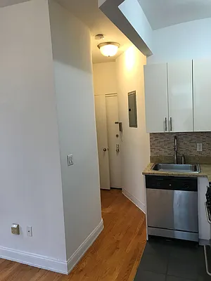 Rented by Flatiron Real Estate Advisors LLC | media 30