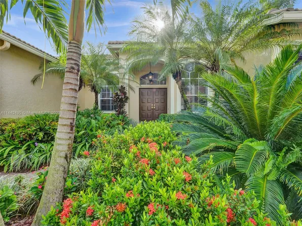 3752 Oak Ridge Cir, Weston, FL 33331