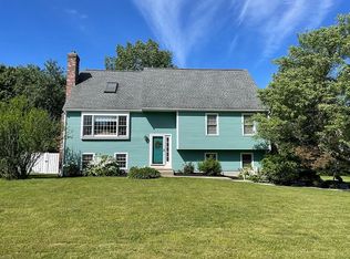 8 Highland View Dr, Sutton, MA 01590
