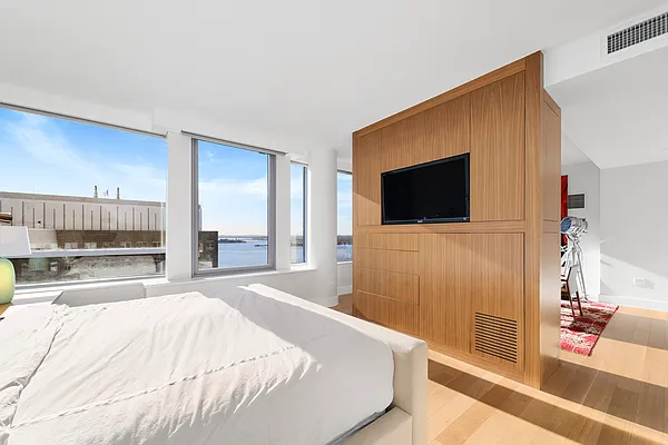 Rented by R New York | media 32