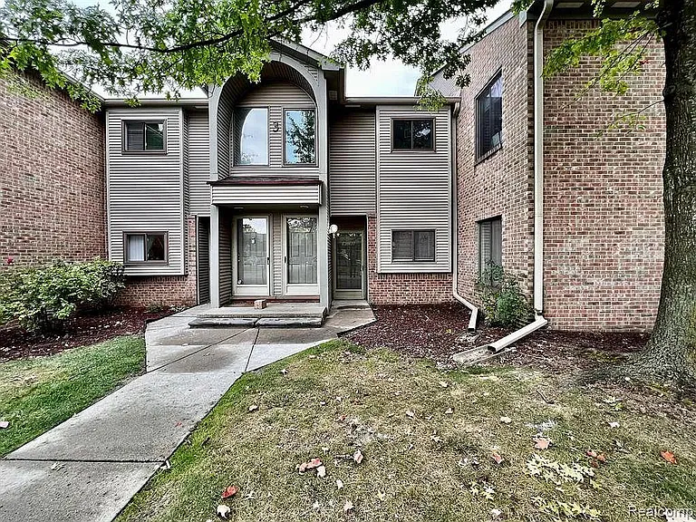 42483 Lilley Pointe Dr — Photo 1