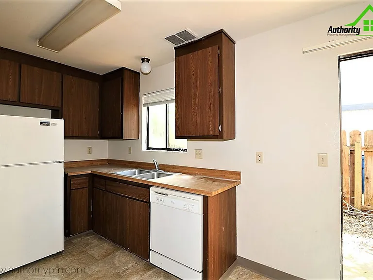 2750 Shasta View Dr #2 — Photo 7
