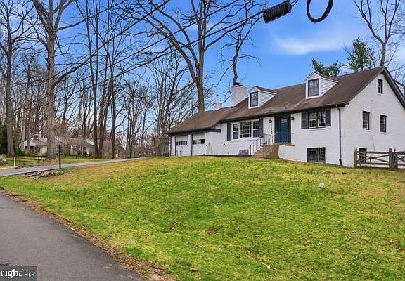 2nd image of 115 Lillian Ln