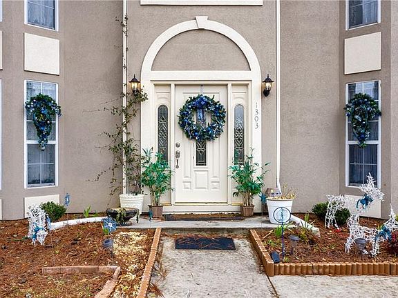 3rd image of 1303 Huntington Place Cir