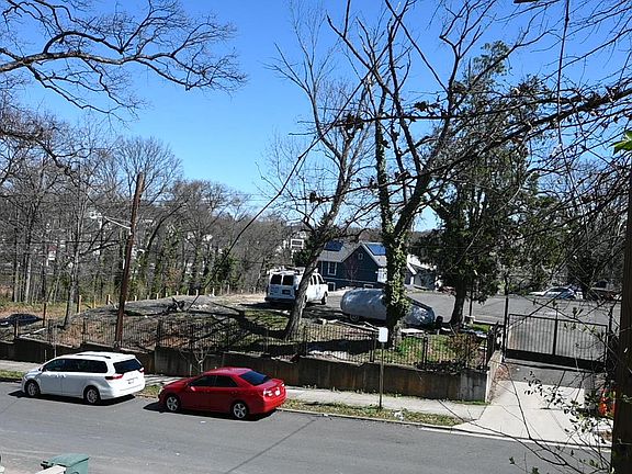 4th image of 22 Street NE