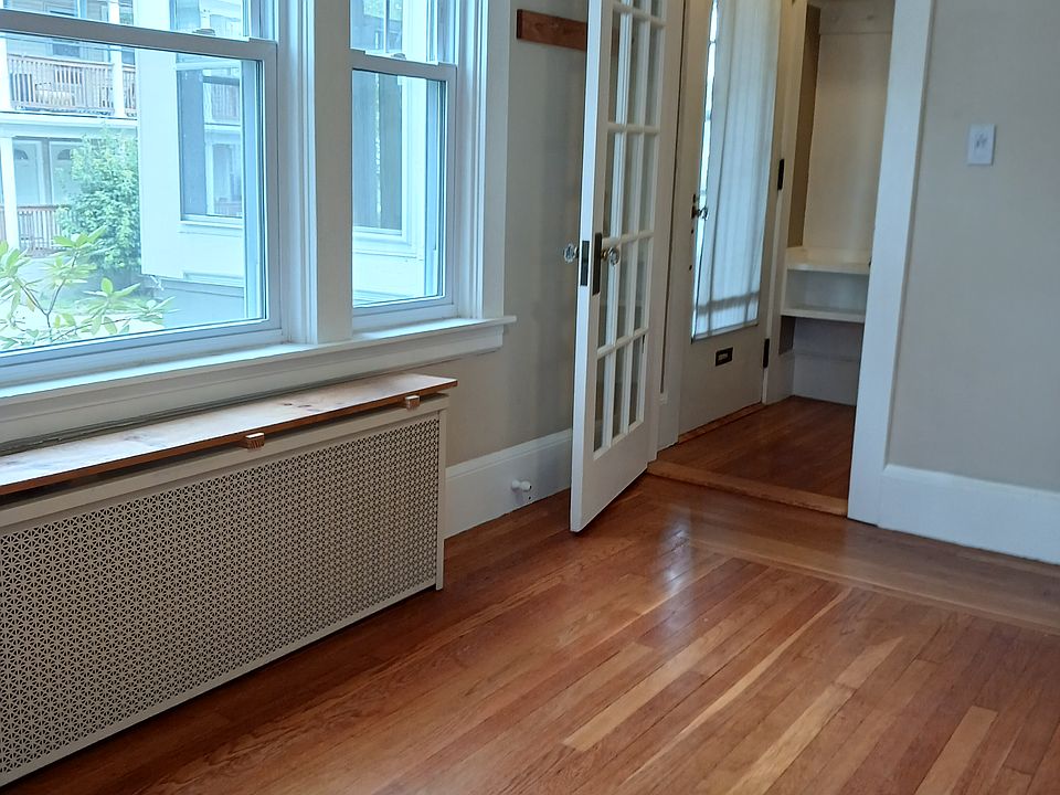 Foyer and entry with built-in