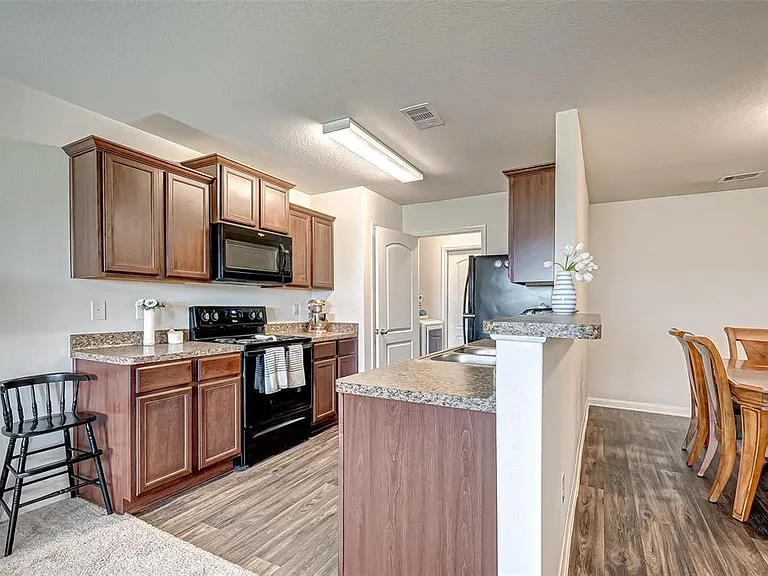 12105 Seacrest Ln — Photo 4