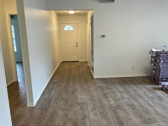 2nd image of 215 W LIGUSTRUM DR