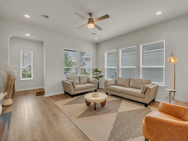 Torrita Dr — Photo 22