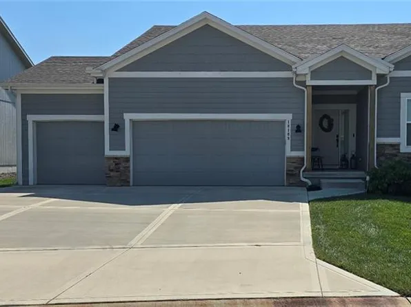 18109 Haskins St, Overland Park, KS 66013