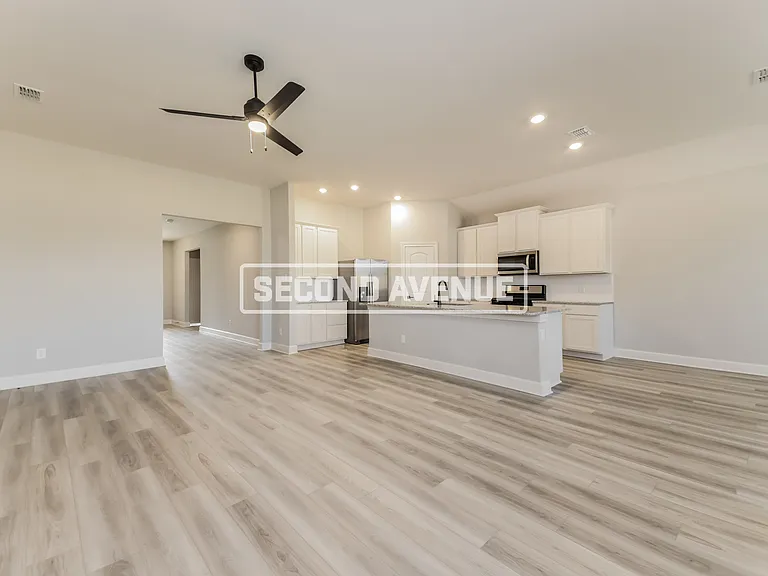 2121 Meadow Dr — Photo 5