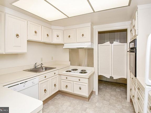 2nd image of 3553 S Leisure World Blvd #25-1C