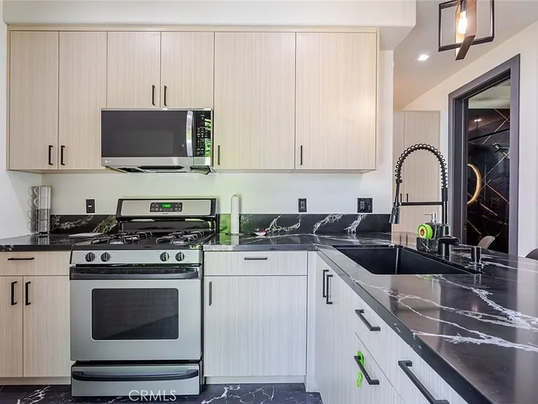 8252 Morse Ave — Photo 12