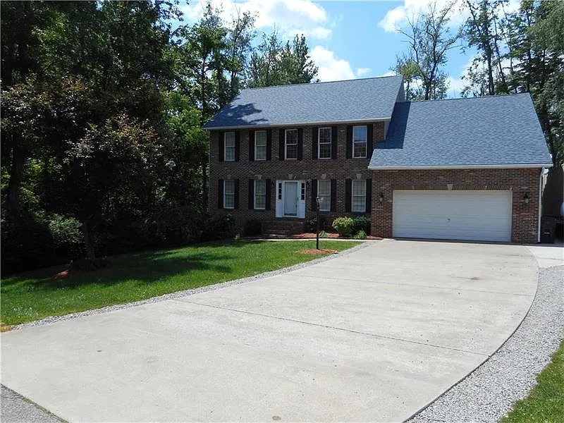137 Southwood Dr photo 1