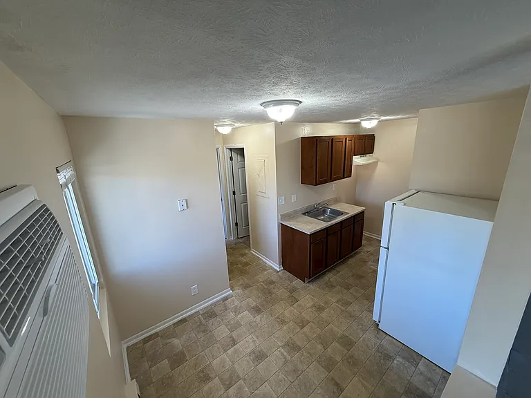 345 Hampshire Dr #9 — Photo 6