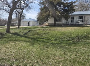 704 13th Ave, Britton, SD 57430