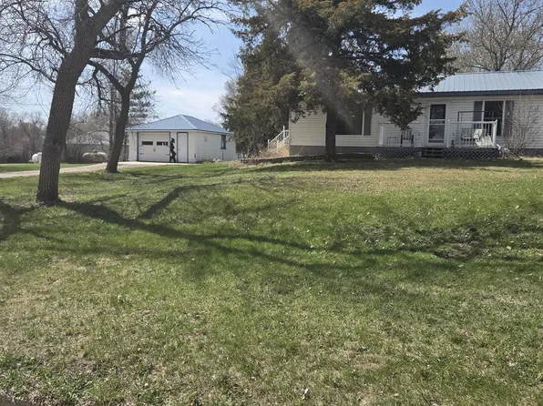704 13th Ave, Britton, SD 57430