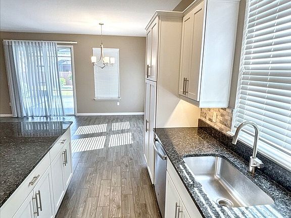 4th image of 518 Narrow View Ln