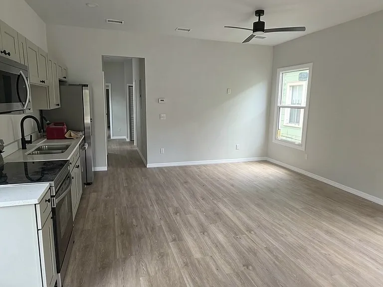 1513 Ionia St — Photo 4