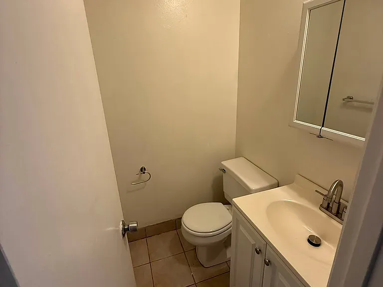 510 Lansing Dr #7 — Photo 5