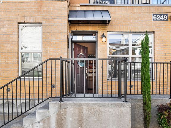 4th image of 6249 NE Carillion Dr Unit 101