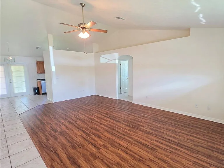 216 Chicago Way NE — Photo 2