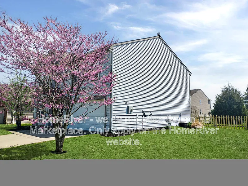 4 bed, 2.5 bath, 2116 sqft, $2,099 — Photo 3
