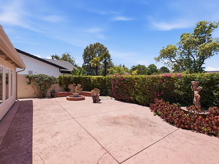 1090 Elfstone Ct — Photo 33