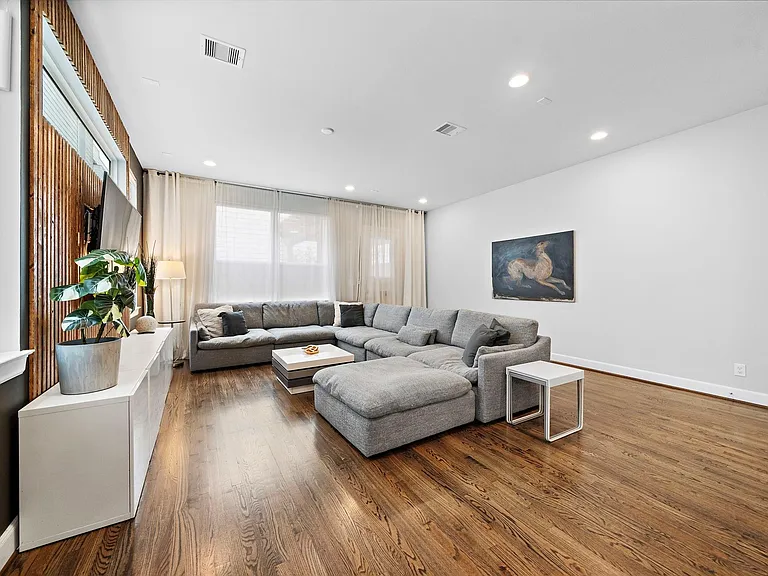 1217 Crockett St — Photo 10