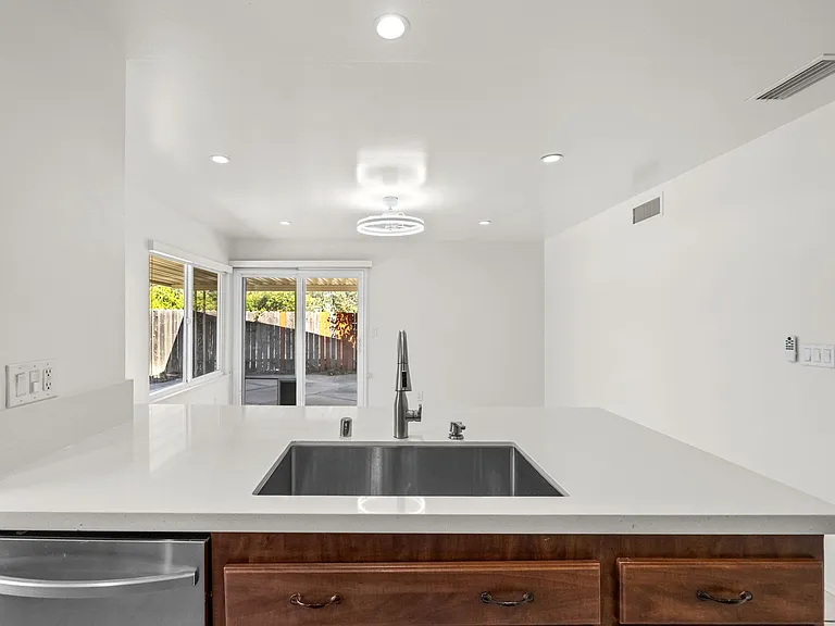 5892 Oak Meadow Dr — Photo 11