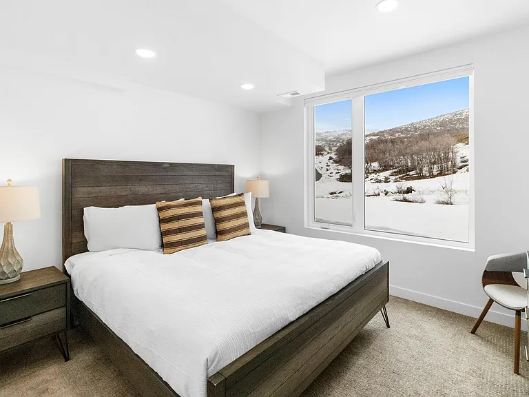 Bedroom 4 with 1 King Bed (bottom floor)