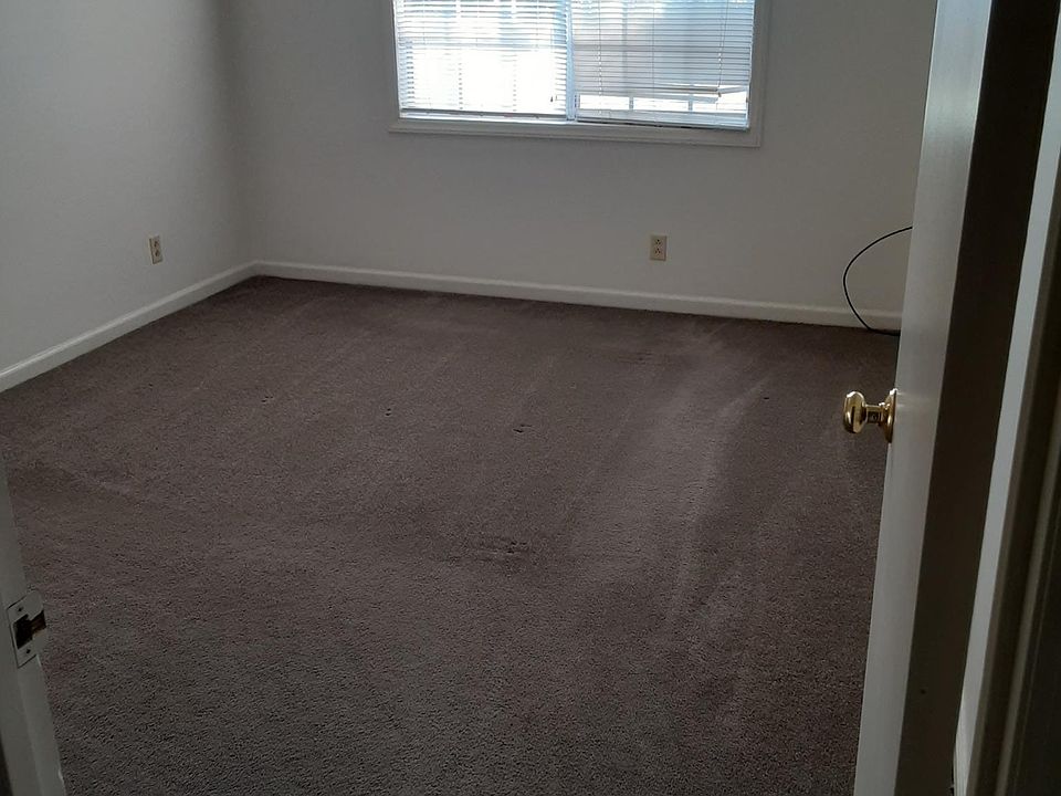 2nd image of 1300 Larchmont Pl APT 601