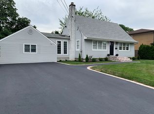 1558 Scriven Ave, North Bellmore, NY 11710