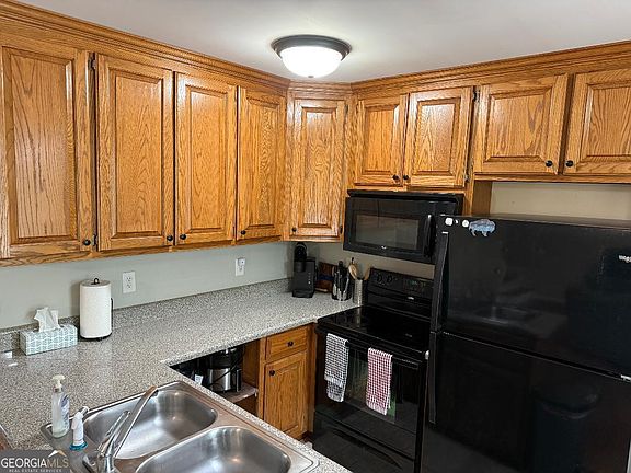 4th image of 121 Saluda Dr