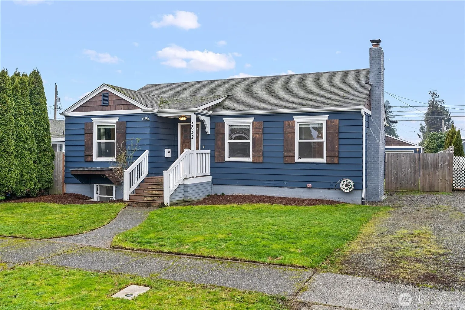5642 S Thompson Avenue photo 1
