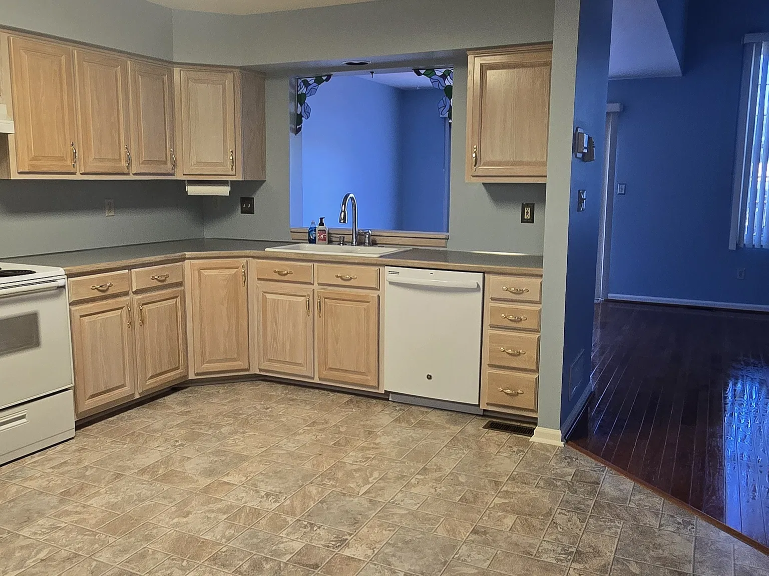 3 bed, 2.5 bath, 1738 sqft, $2,450 — Photo 3