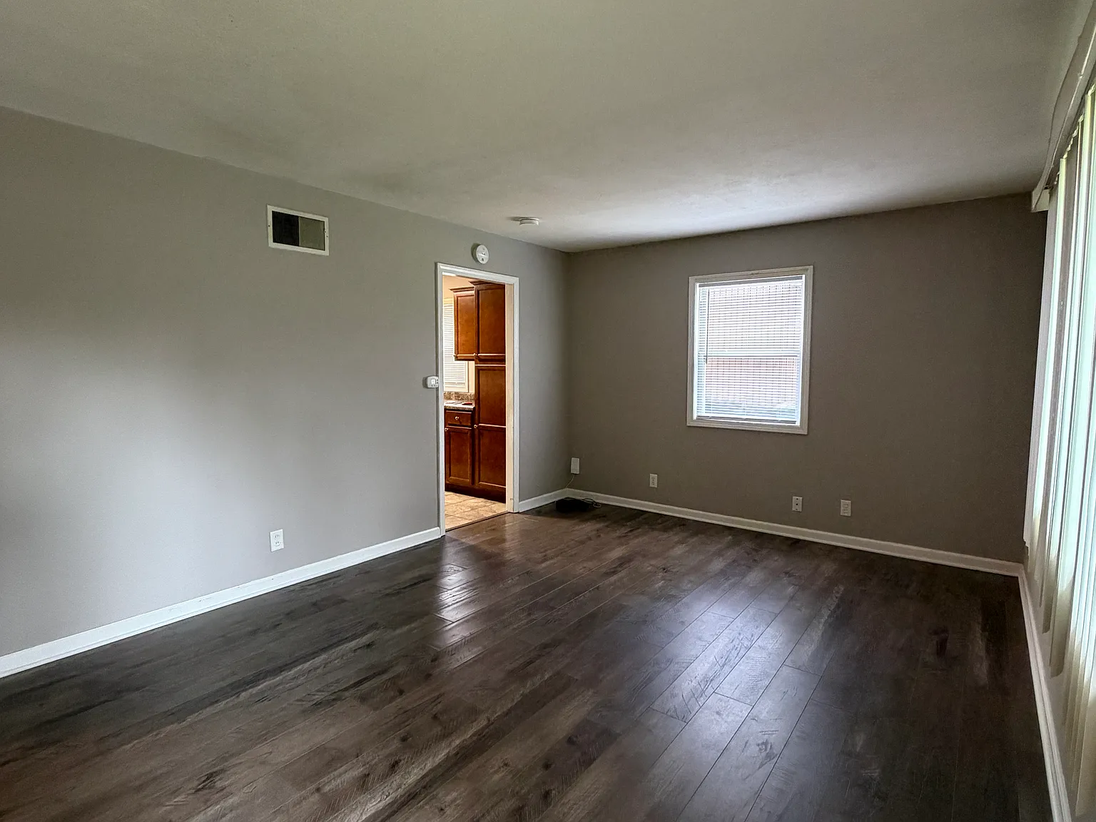 3 bed, 1224 sqft, $2,000 — Photo 3