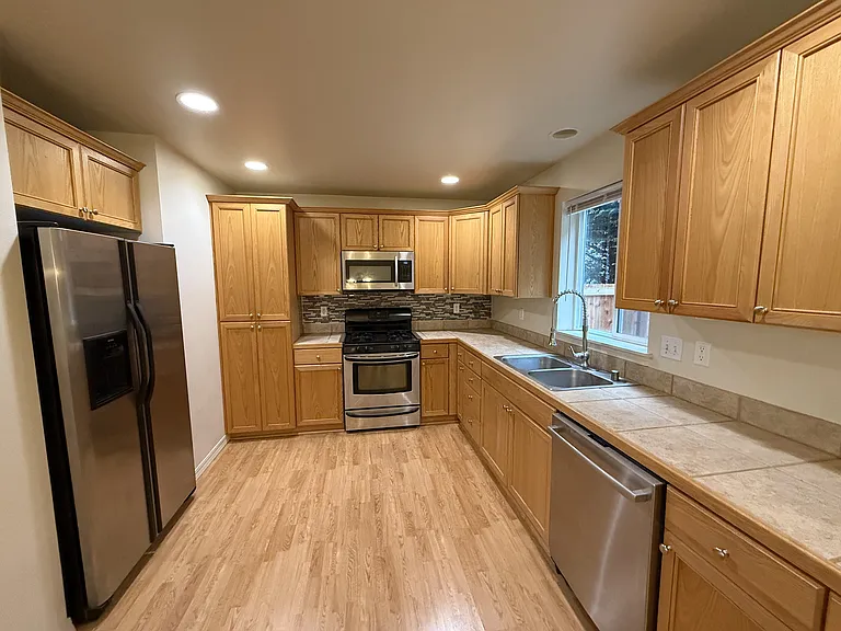 3382 S 283rd Ln — Photo 12