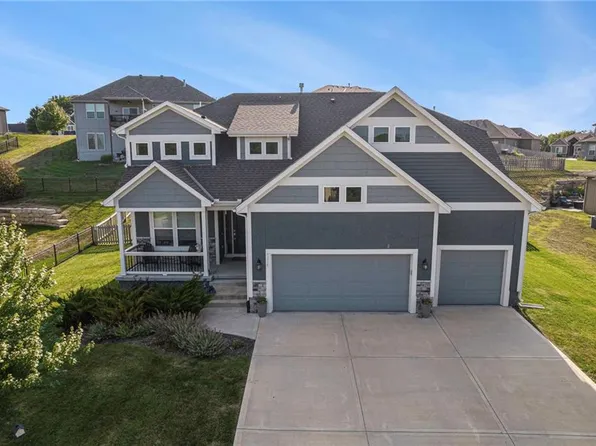 8256 Primrose St, De Soto, KS 66018