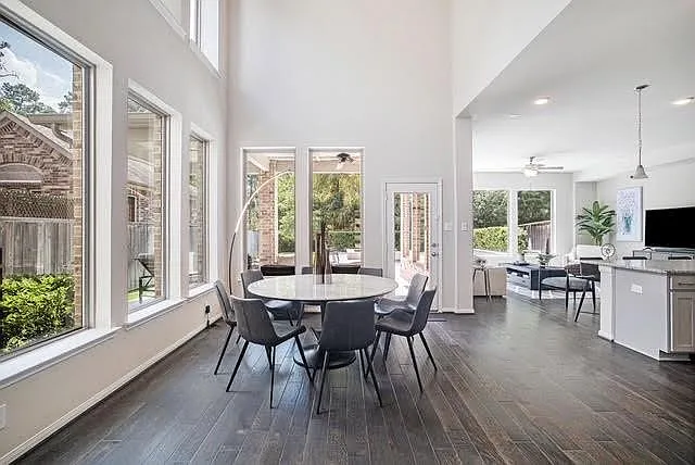3 bed, 3.0 bath, 2878 sqft, $4,000 — Photo 4