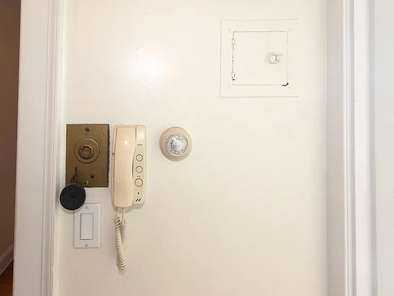 438 State St — Photo 12