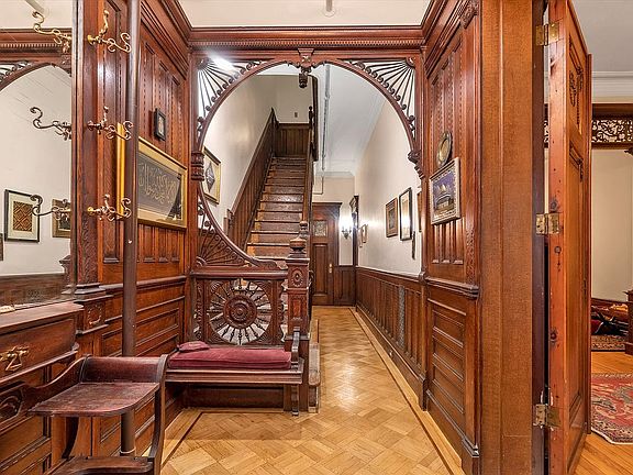 2nd image of 264 Decatur St